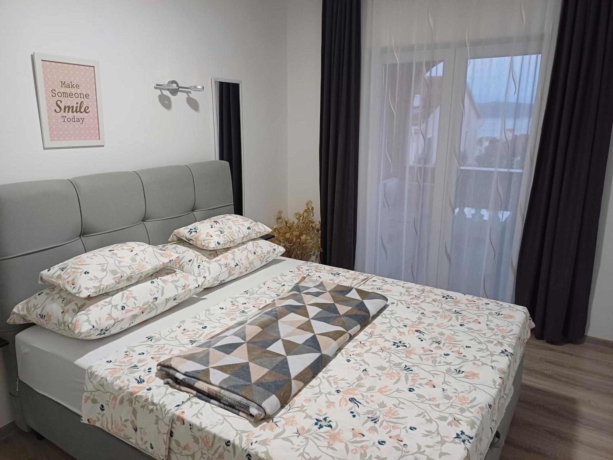 קרק Apartmani Bulajic מראה חיצוני תמונה