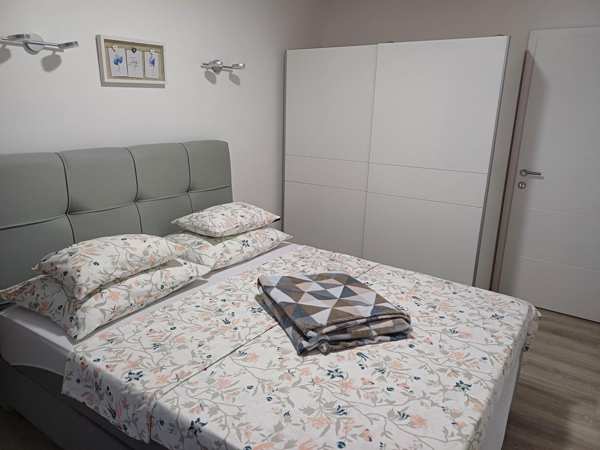 קרק Apartmani Bulajic מראה חיצוני תמונה